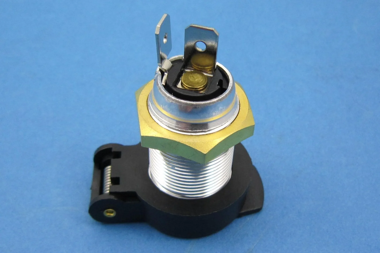 Vehicle Electrical Accessories > DIN Sockets & Plugs - DIN Socket with ...