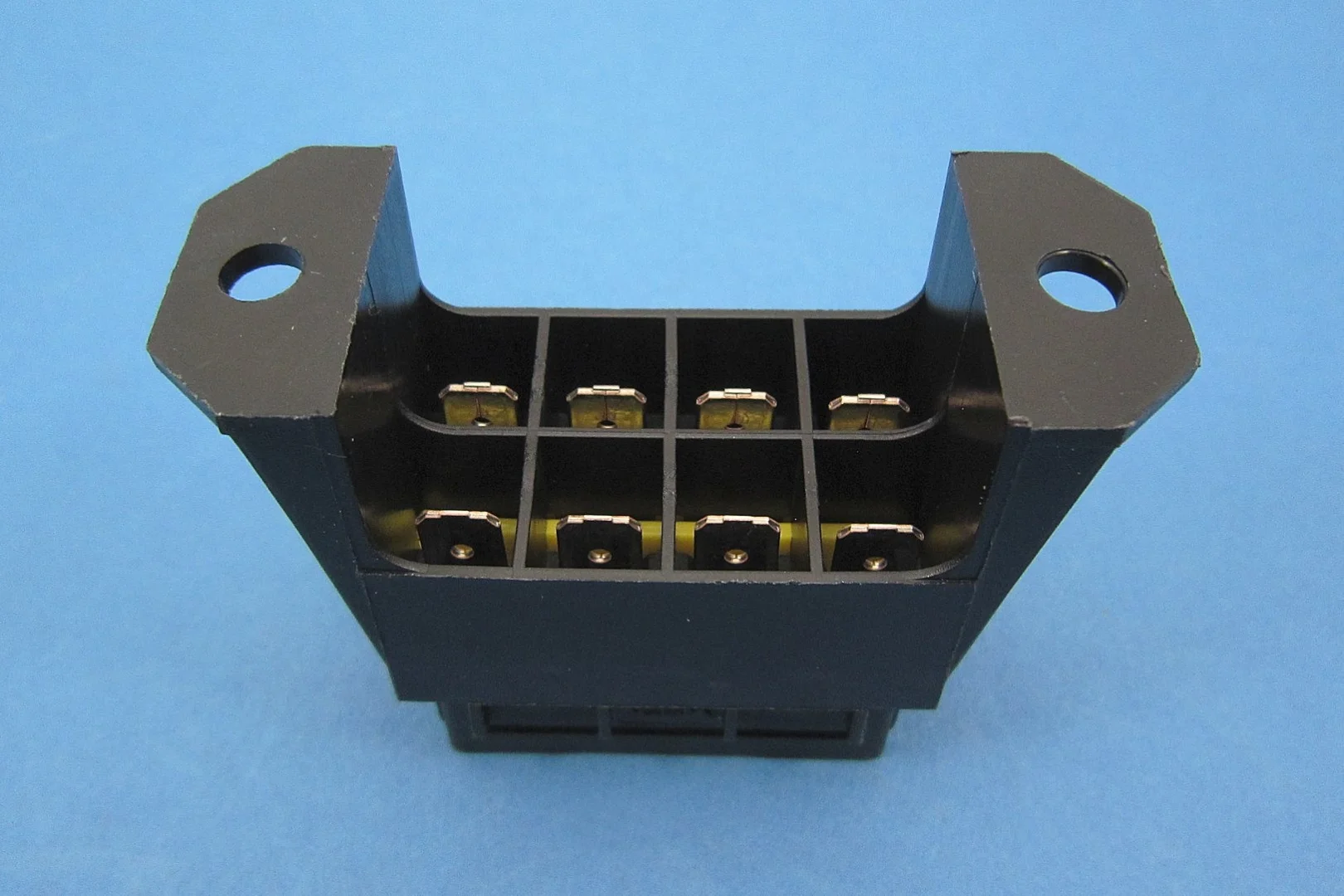Fusing > Fuse Boxes - Blade Fuse Type (terminals on underside) - Auto ...