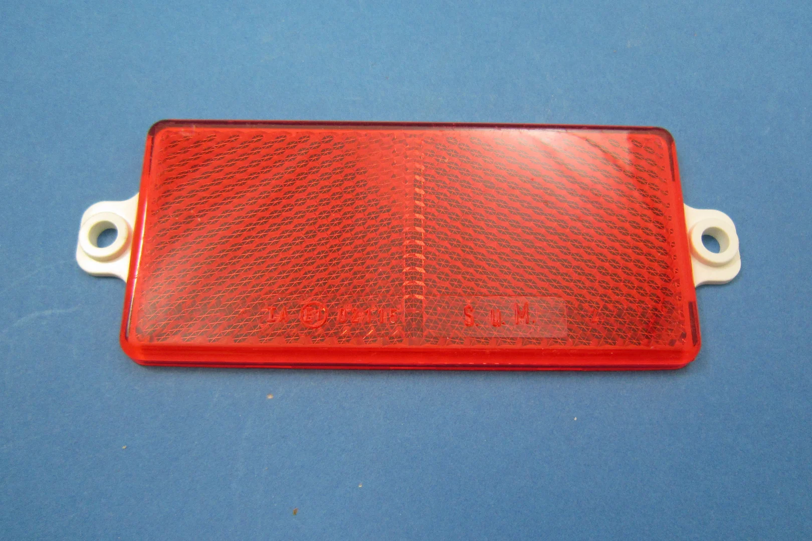 Lighting > Reflectors - Red rectangle (95 x 44mm) - Auto Electric ...