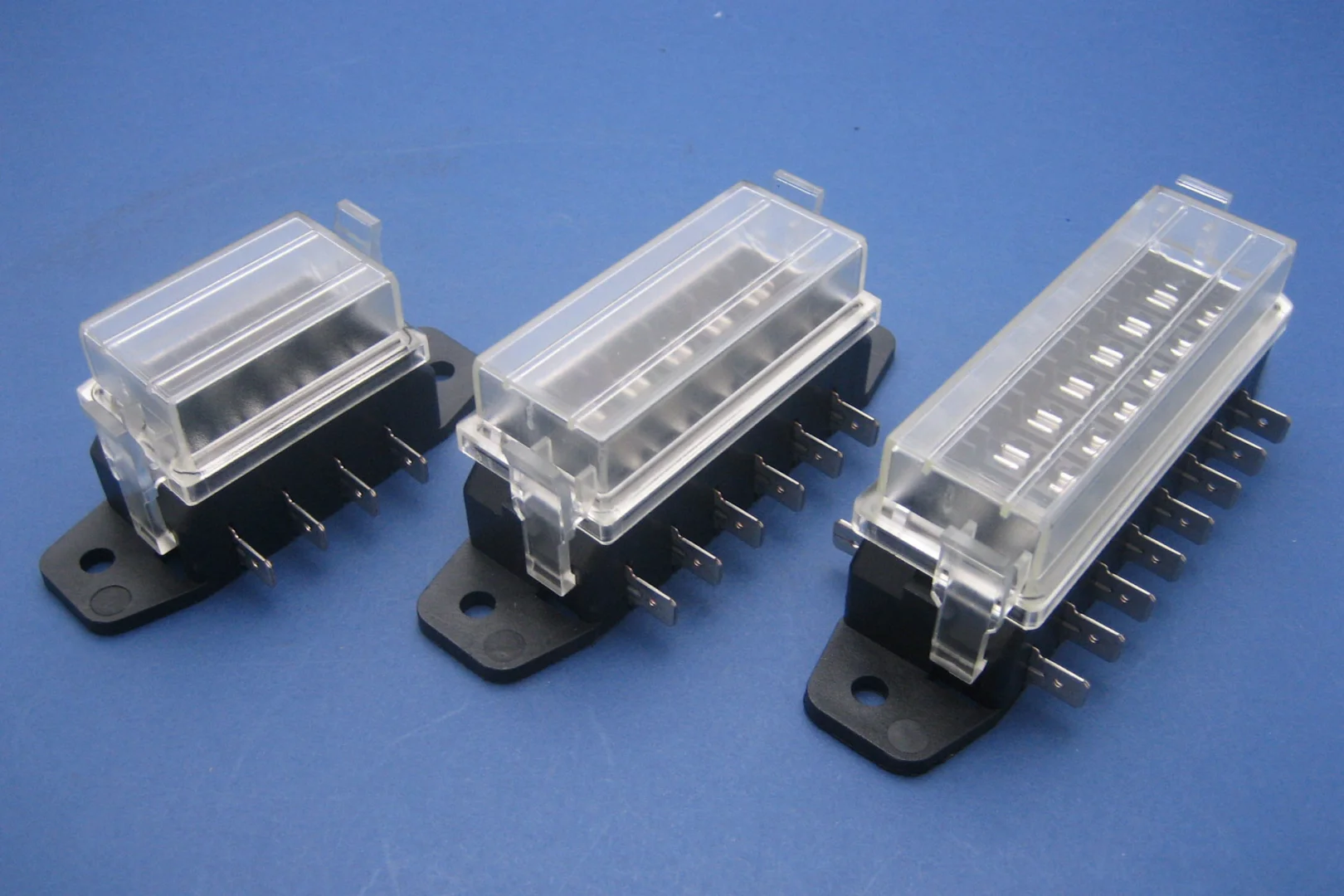 Fusing > Fuse Boxes - Blade Fuse Type (terminals on each side) - Auto ...
