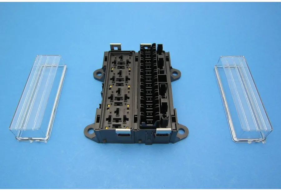 Fusing > Fuse Boxes - Blade Fuse Type - Surface mounted - Auto Electric ...