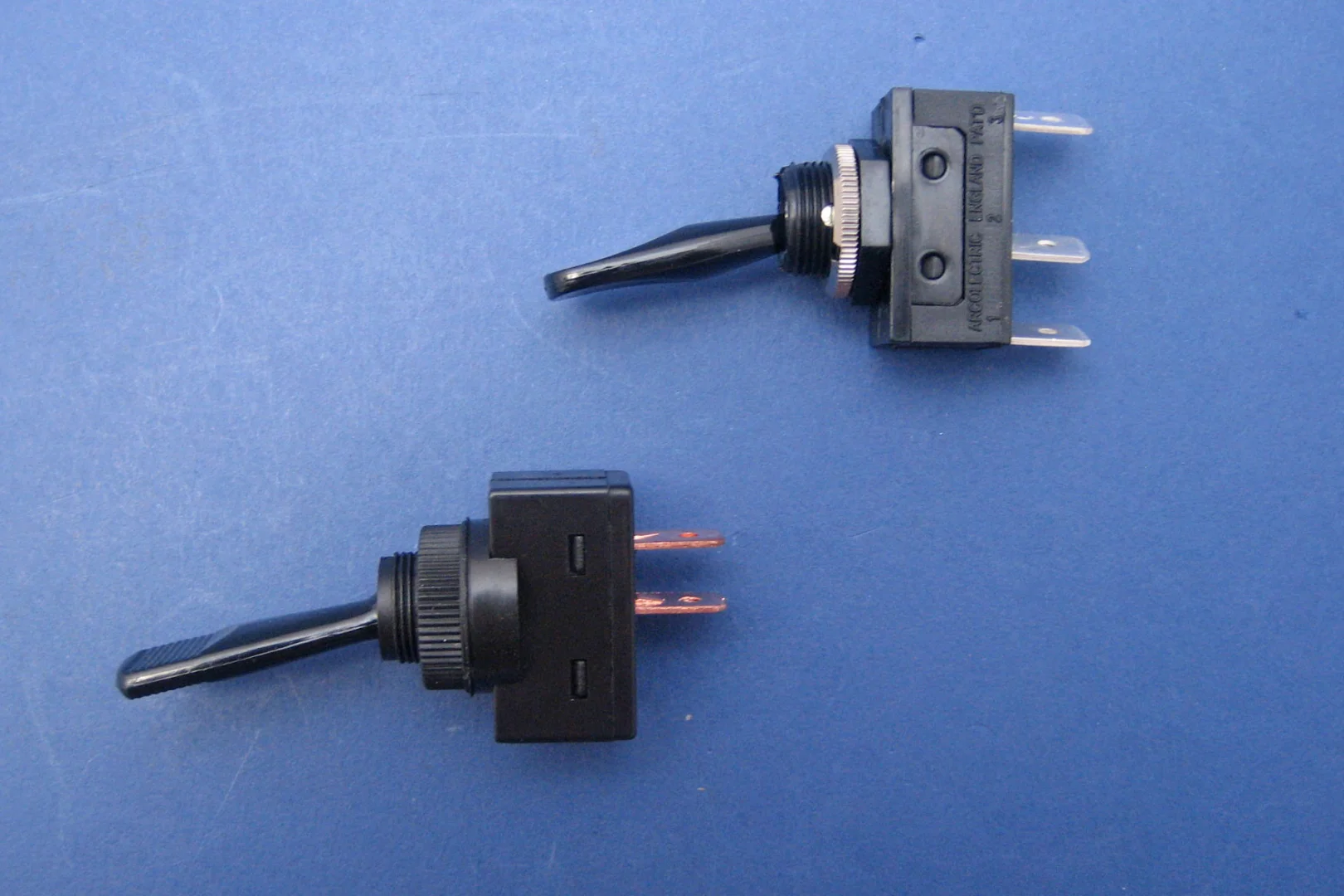 Auto Electrical Toggle Switches at Michiko Durbin blog