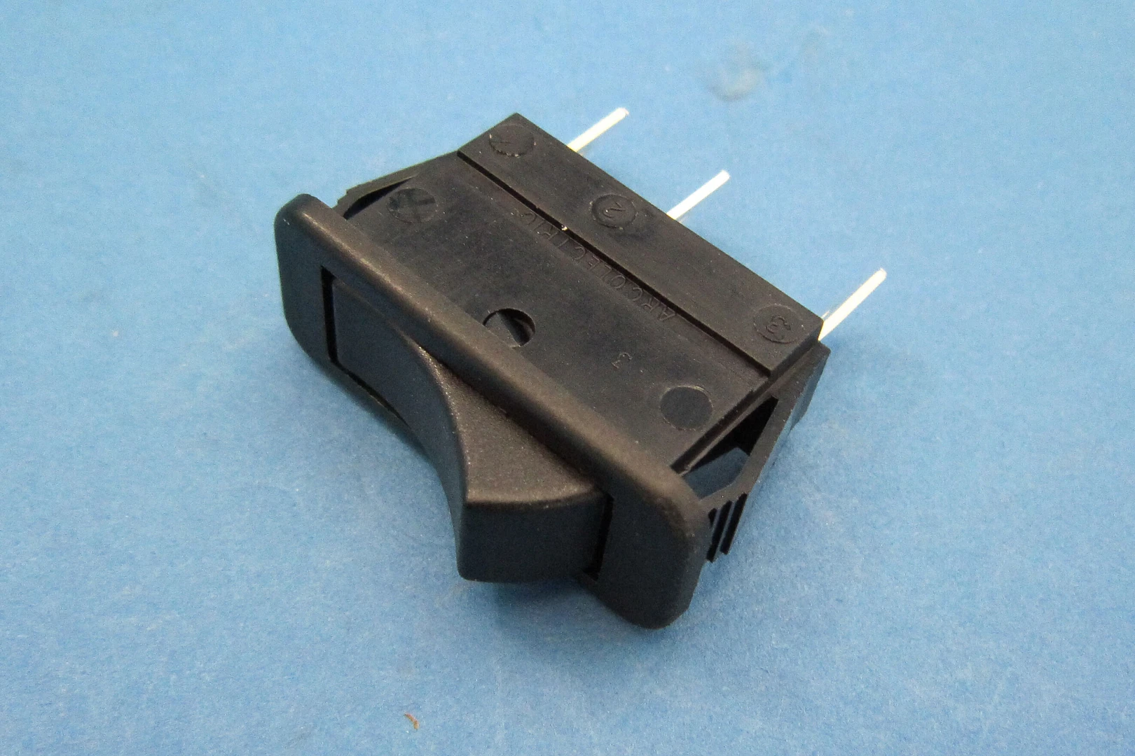 Switches > Rocker Switches - On/off rocker switch - Auto Electric ...